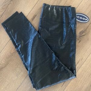 Scoop faux leather leggings